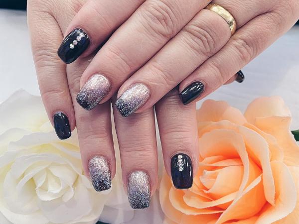 Pearl Nails gallery