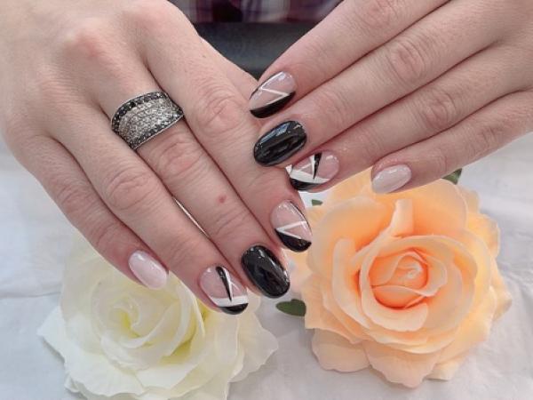 Pearl Nails gallery