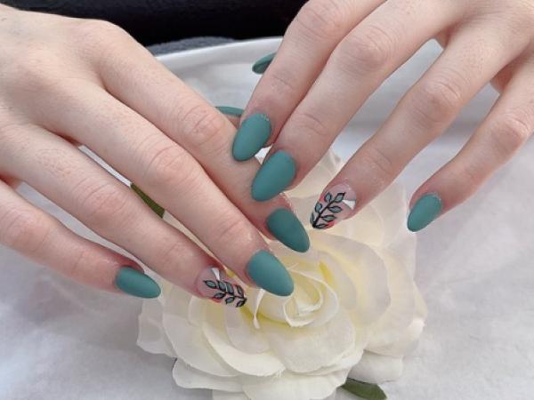 Pearl Nails gallery
