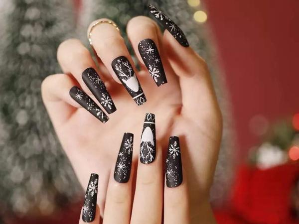 Pearl Nails gallery