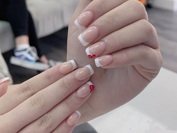 Pearl Nails gallery