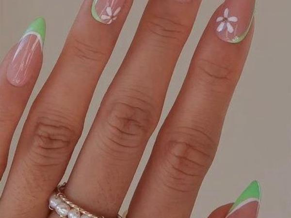 Pearl Nails gallery